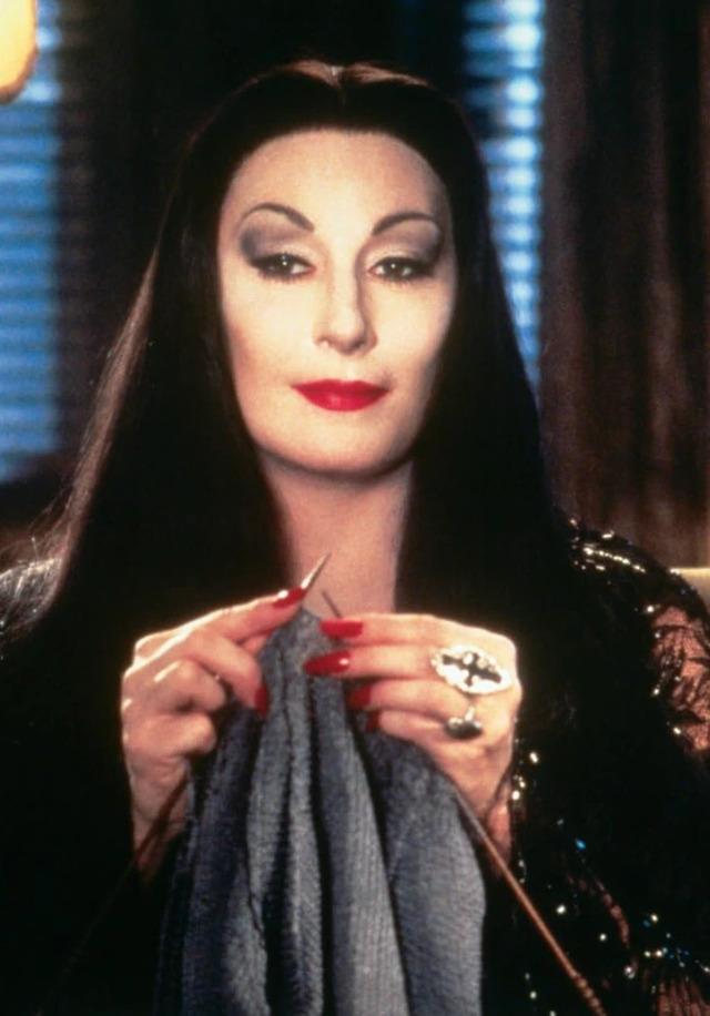 Anjelica Huston’s Shocking Cancer Battle: The Untold Story of Her Strength and Triumph